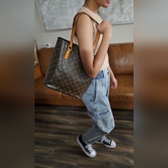 LOUIS VUITTON Monogram Canvas Tote - Picture 4 of 16